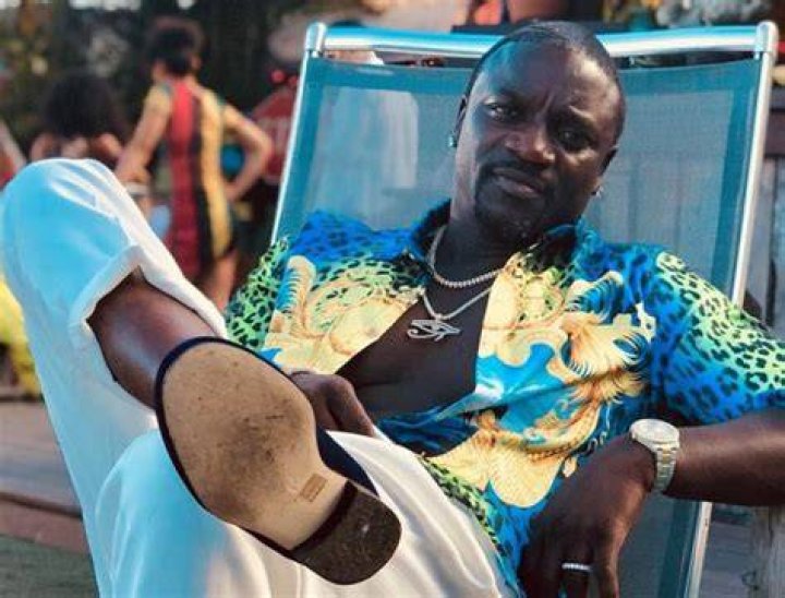 Akon’s Car Stolen While He Was Pumping Gas Into It