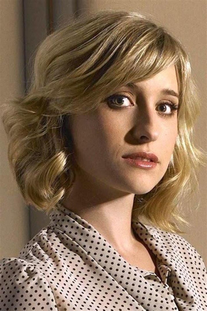 Allison Mack Bio, Age, Parents, Husband, Children, Net Worth