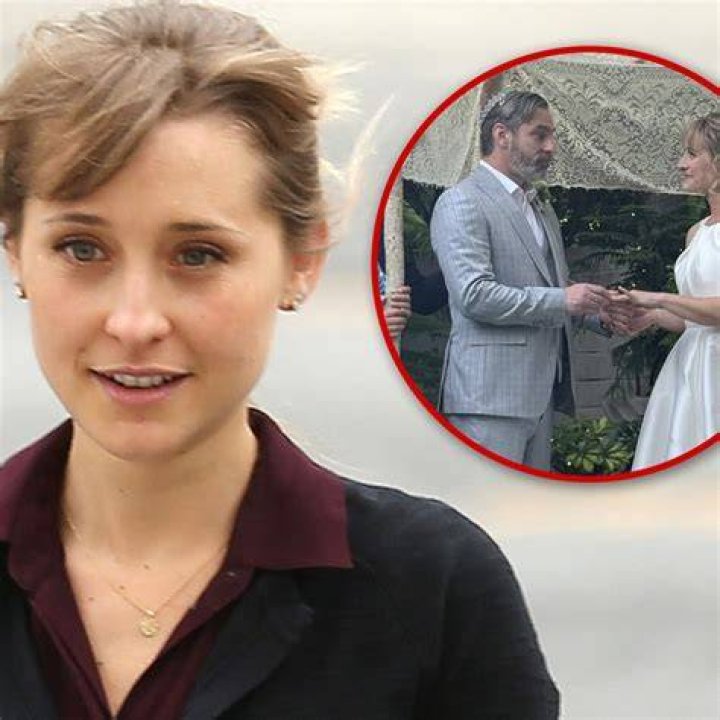 Allison Mack Husband: Is Allison Mack Married?