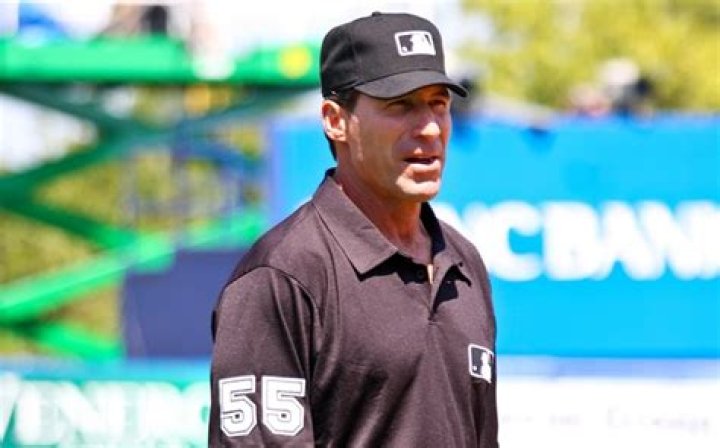 Ángel Hernández Net Worth, Age, Height