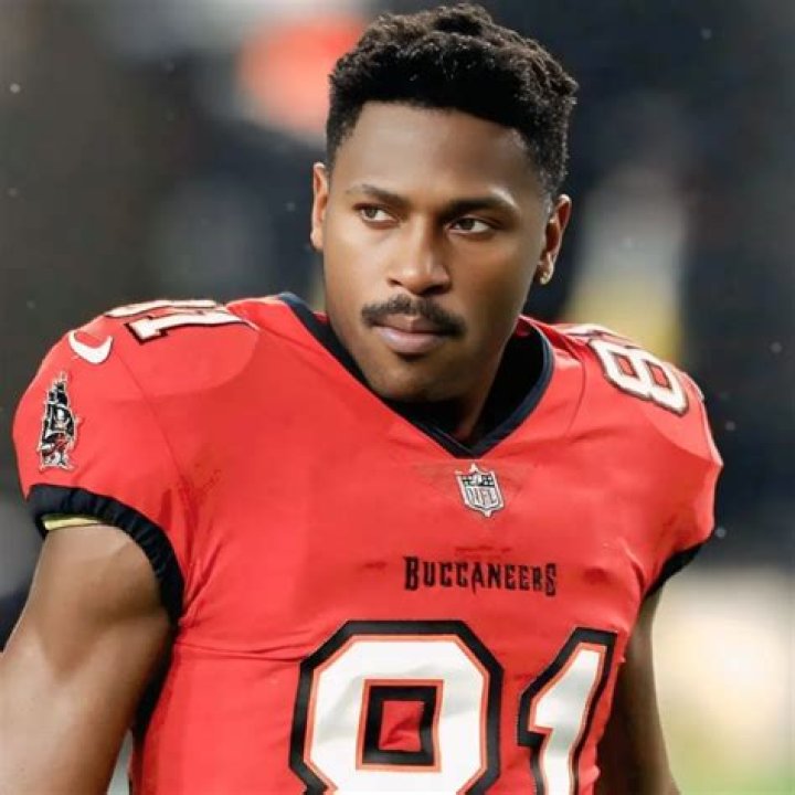 Antonio Brown Age, Biography, Career, Height, Children, Net worth