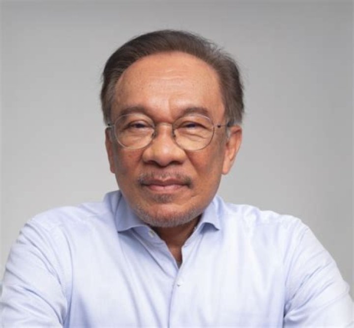 Anwar Ibrahim Bio, Age, Career, Wife, Children, Siblings