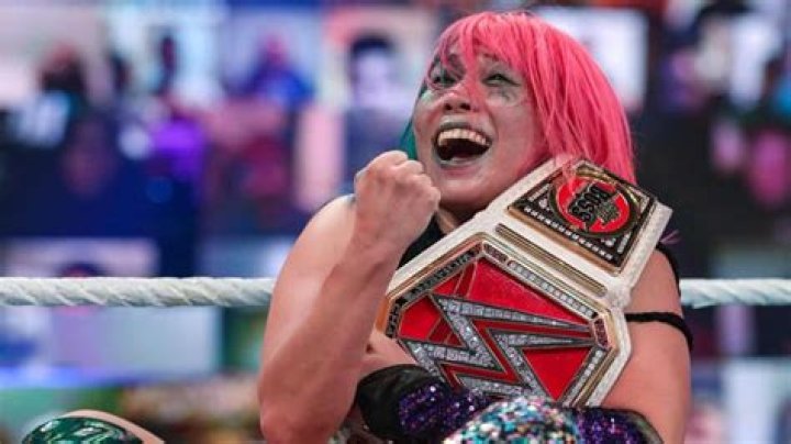 Asuka Net Worth: How much does Asuka earn per year?