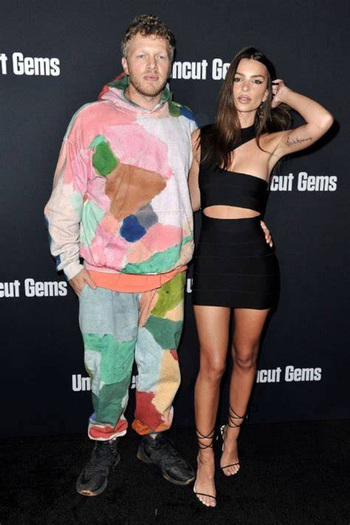 B. Smyth Girlfriend: Who Is Emily Ratajkowski?