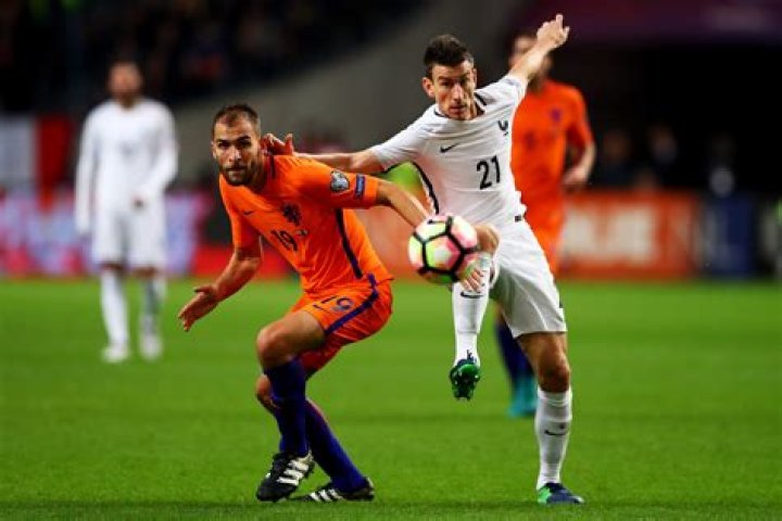 Bas Dost Bio, Age, Height, Career, Wife, Children, Net Worth