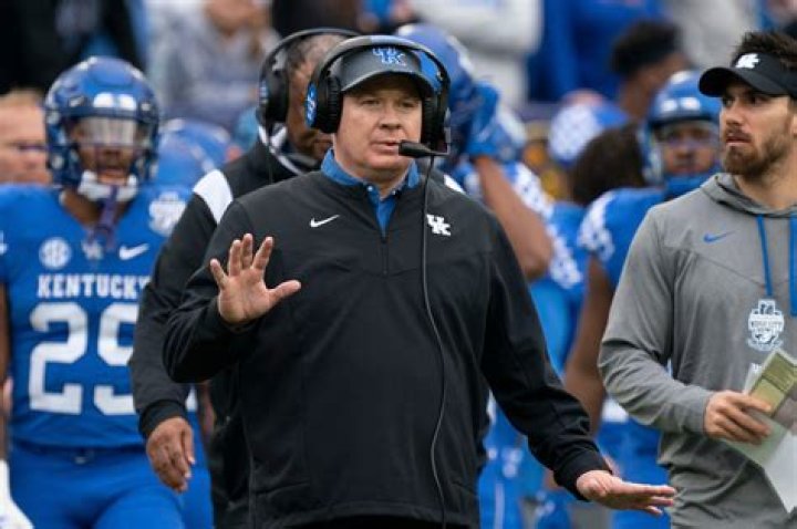 Bob Stoops Past Teams Coached, Salary, Net Worth, Daughter, Dad, House