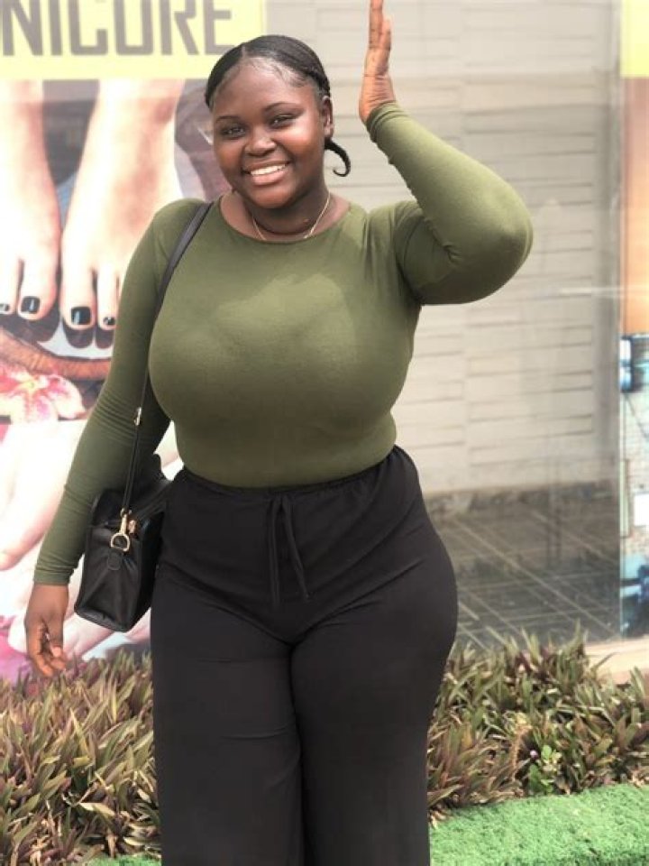 Busty Nigerian Lady Takes Over The Internet With Succulent Photos