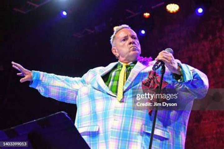 Can John Lydon play an instrument?