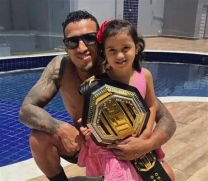 Charles Oliveira Bio, Parents, Wife, Children, Siblings, Net Worth