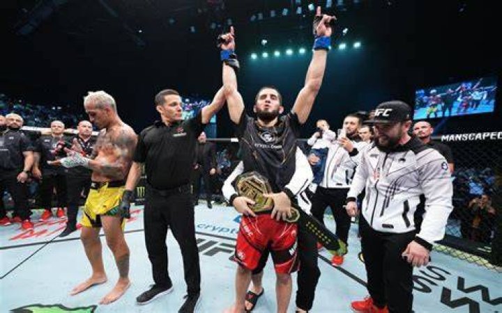 Charles Oliveira Net Worth 2023
