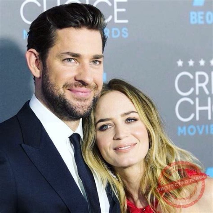 Chelsea Hobbs Bio, Wiki, Age, Height, Husband, Children, Actress, Movies, Tv shows, and Net Worth.