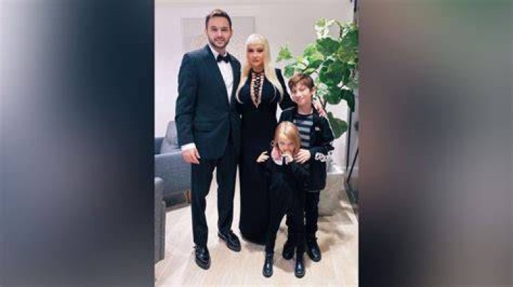 Christina Aguilera Bio, Age, Height, Career, Husband, Children, Net Worth