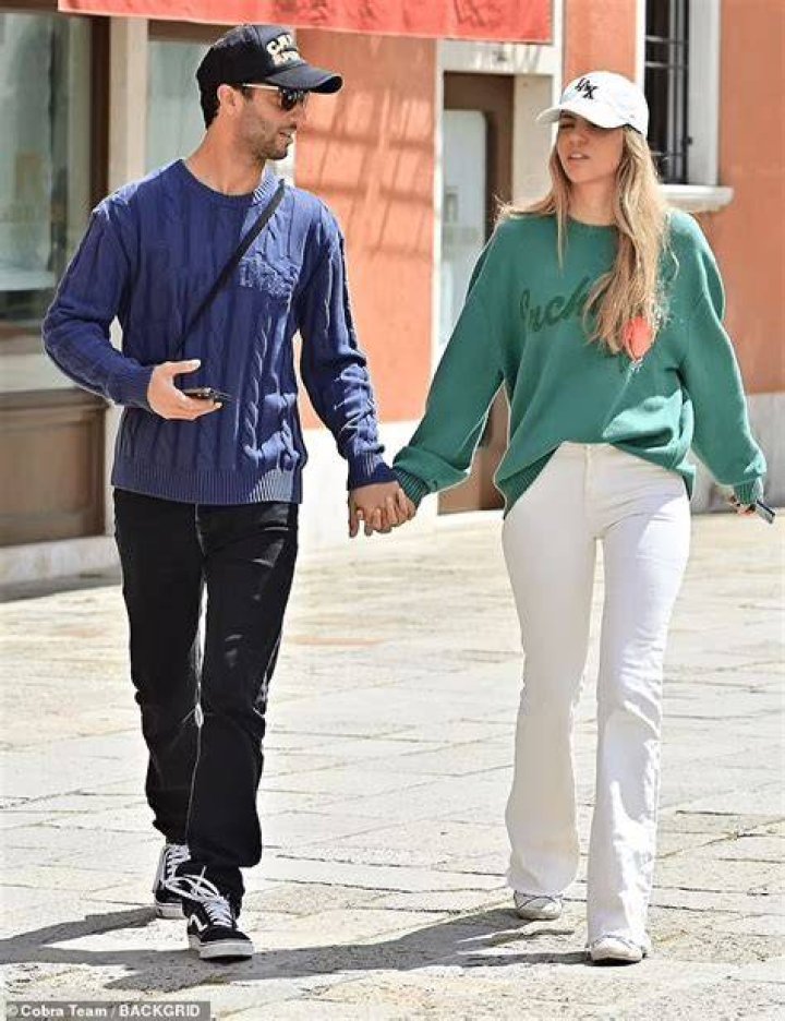 Daniel Ricciardo Bio, Age, Height, Girlfriend, Parents, Net Worth