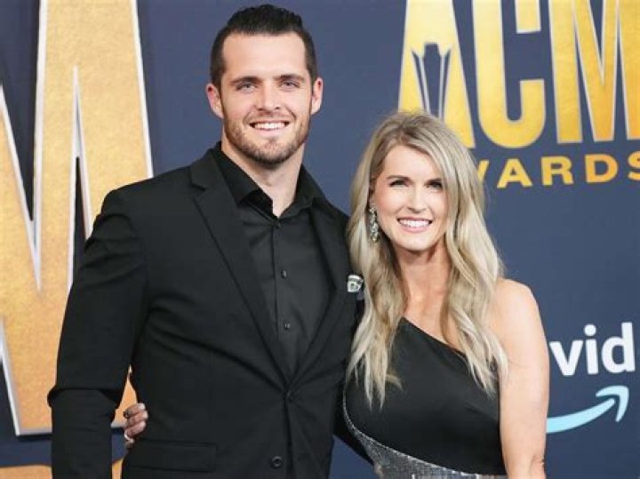 Derek Carr Age, Biography, Career, Wife, Parents, Net worth
