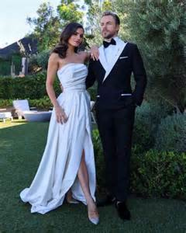 Derek Hough Wife: Meet Hayley Erbert