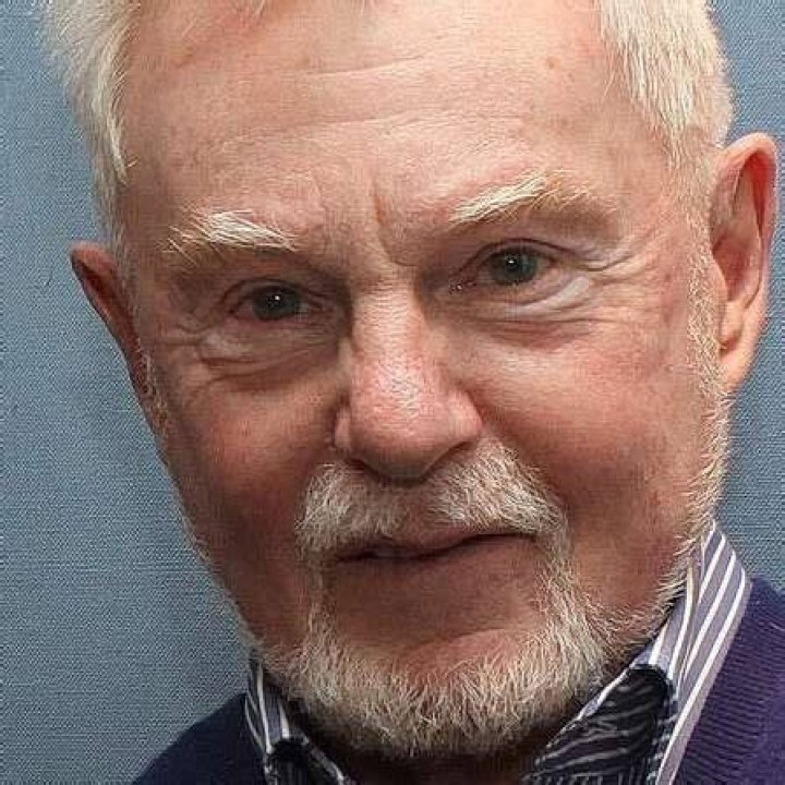 Derek Jacobi Biography, Age, Career, Net Worth, Family