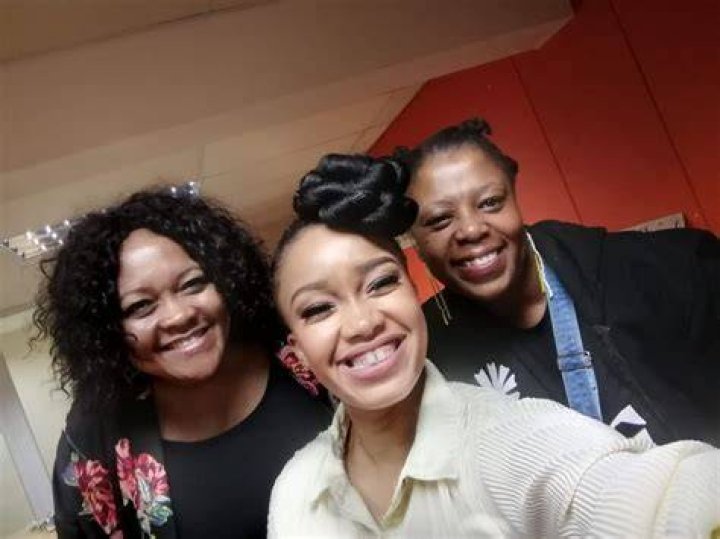 Dineo Langa And Mom, Kgomotso Moeketsi Helps Mzansi Artists With Food Items