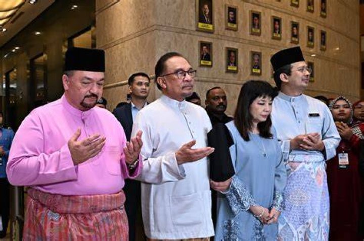 Does Amir Hamzah Azizan have children?