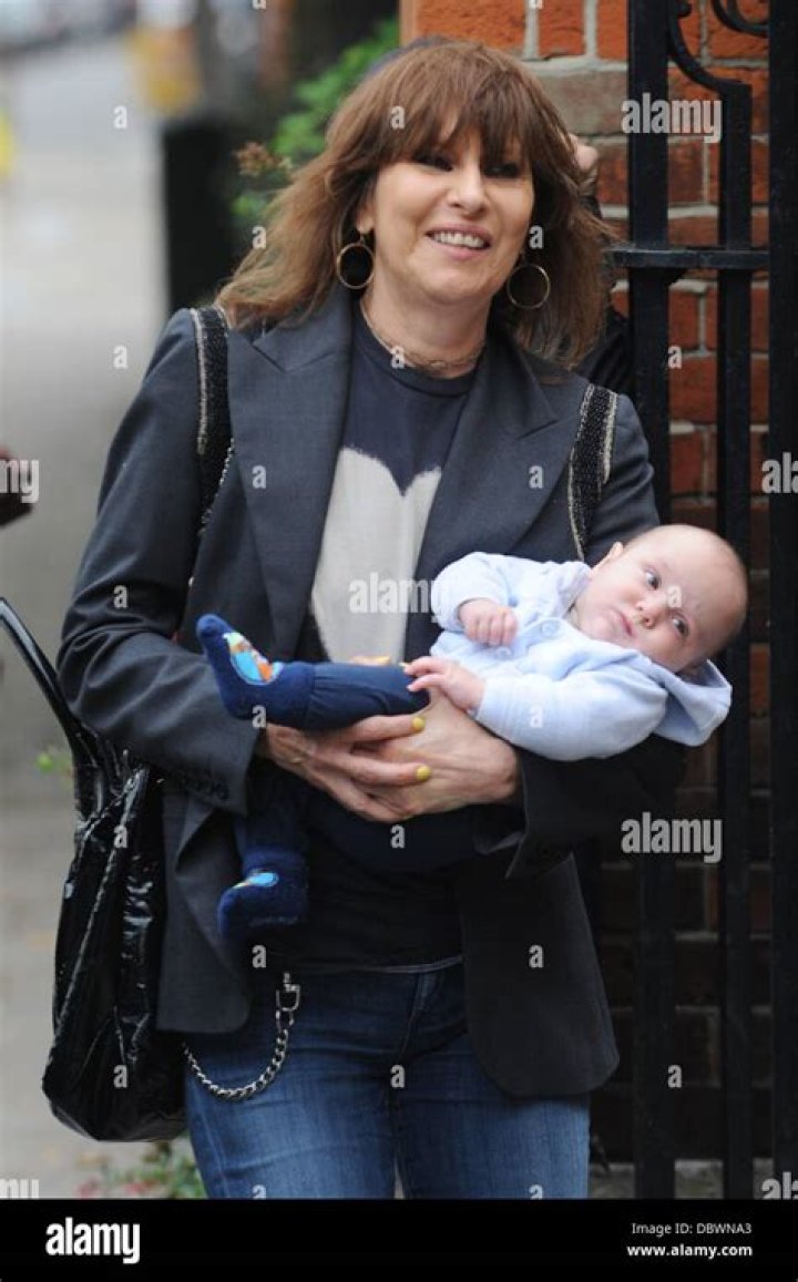 Does Chrissie Hynde have a child?