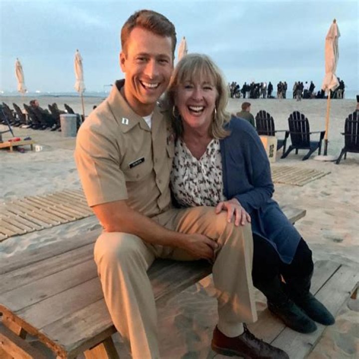 Does Glen Powell Have Kids?