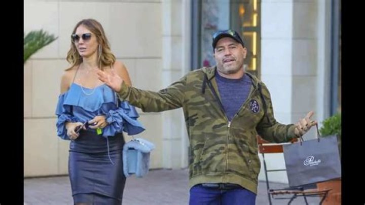 Does Joe Rogan have siblings?