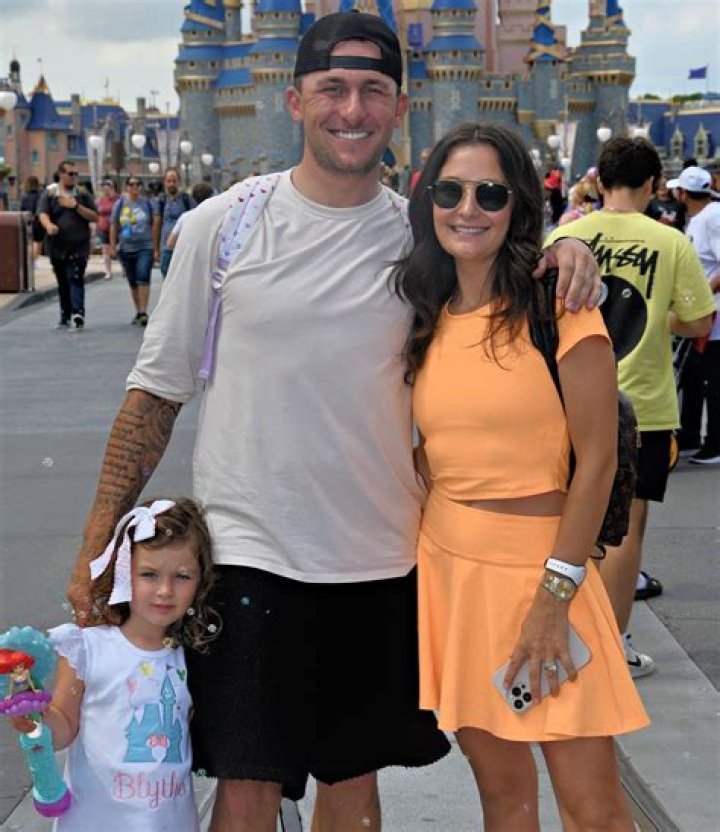 Does Johnny Manziel have kids?