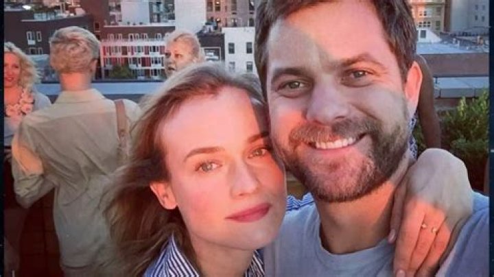 Does Joshua Jackson have siblings?