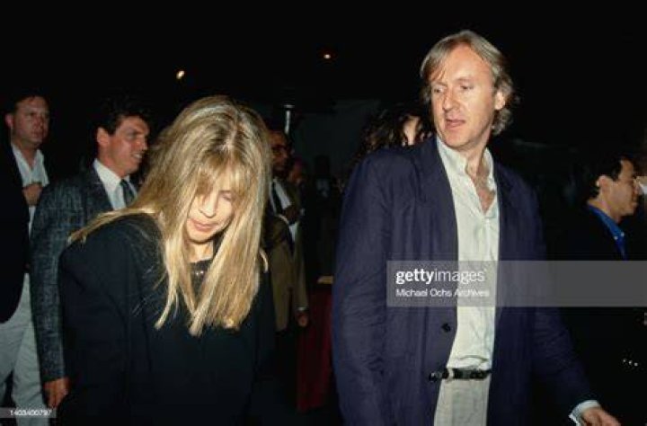 Does Linda Hamilton have a daughter?