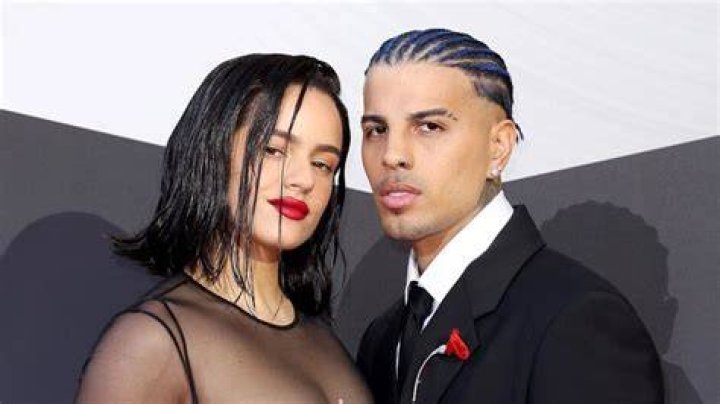 Does Rauw Alejandro have siblings?