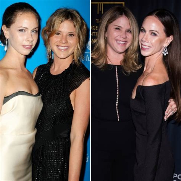 Does Sophia Bush have siblings?