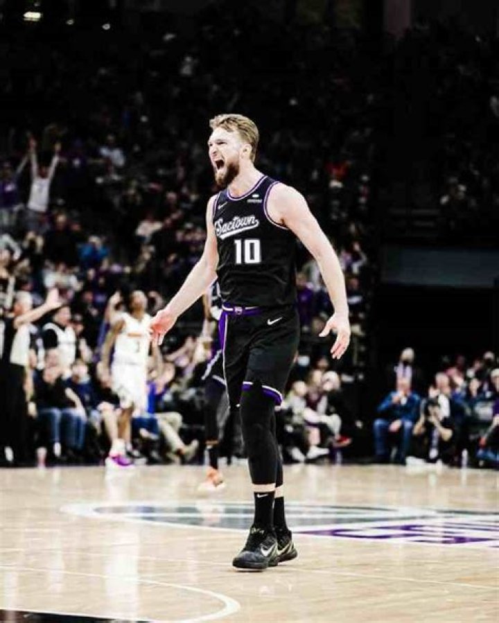 Domantas Sabonis Height: How Tall is Domantas Sabonis?