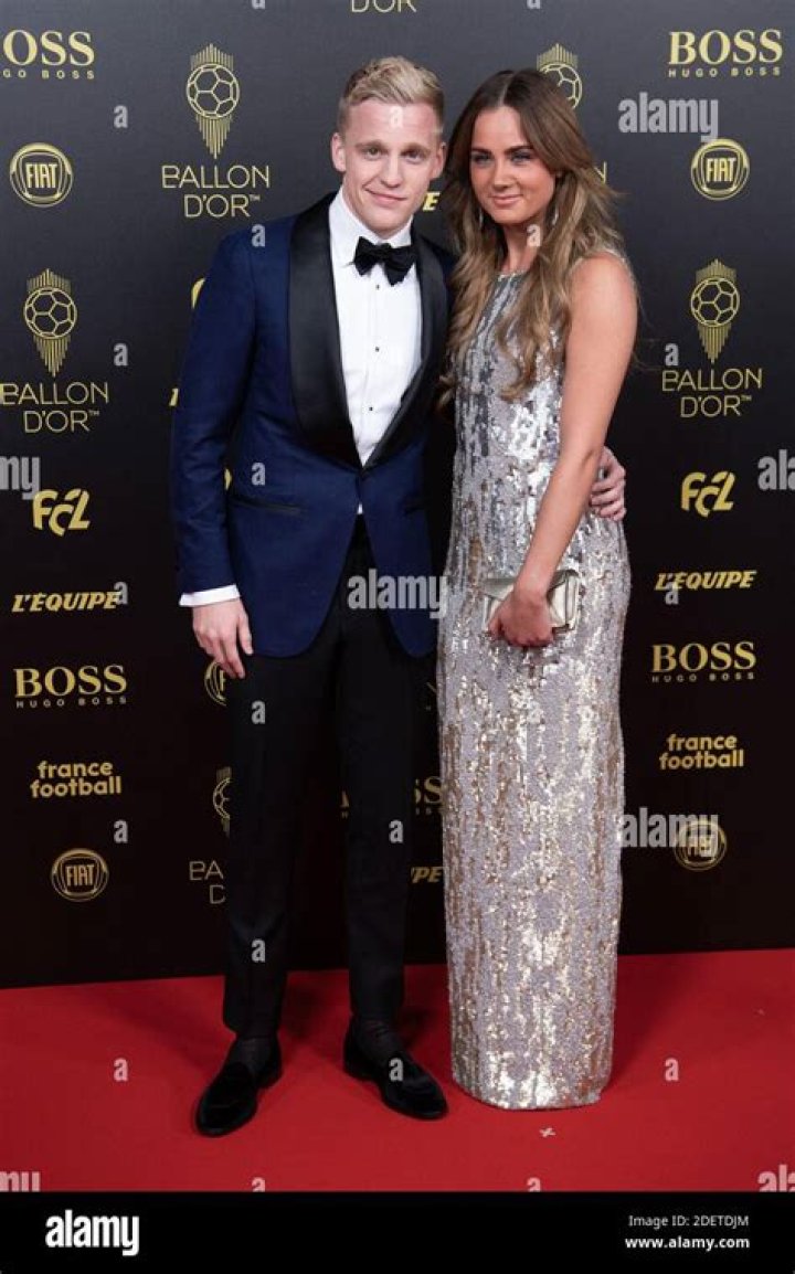 Donny van de Beek Girlfriend; Meet Estelle Bergkamp