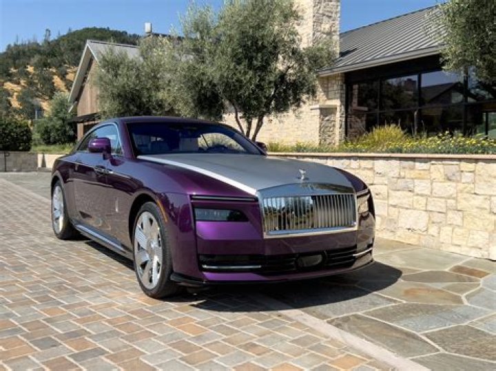 Drake Gifted Same Rolls Royce Phantom He Used To Rent In 2007 To “Keep Up Appearances”