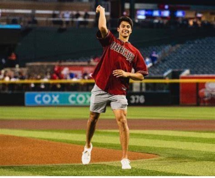 Dylan Guenther Age, Bio, Height, Parents, Career, Net worth