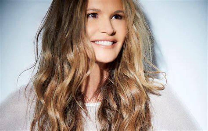 Elle Macpherson Net Worth: How Much Is Elle Macpherson Worth?
