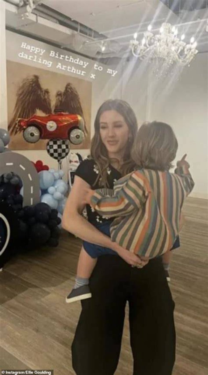 Ellie Goulding Children: Who Are Ellie Goulding Children?