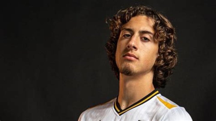 Fábio Silva Height: How Tall Is Fábio Silva?