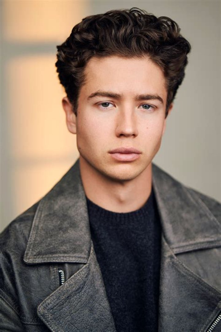 Garrett Ryan Wikipedia, Age, Height, Girlfriend, Instagram, Bio