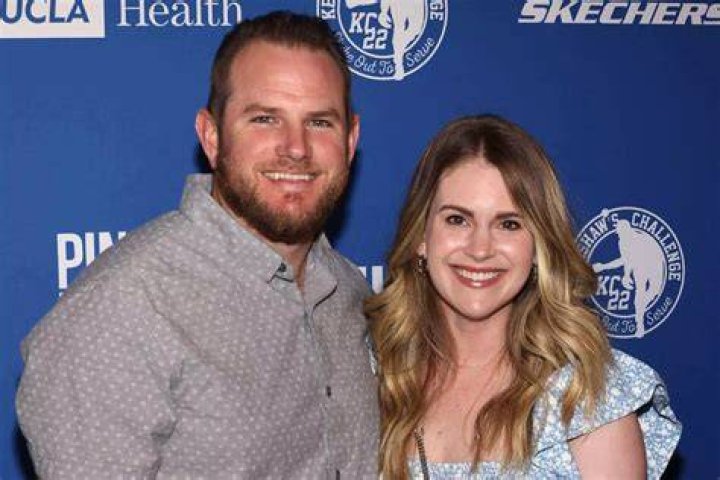 Get to know Max Muncy: Biography, Age, Career, Net Worth, Height, Relationship & More