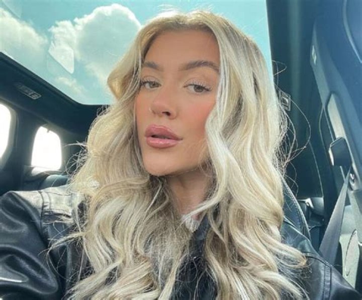 Get to know Molly Grace Marsh: Biography, Age, Career, Net Worth, Height, Relationship & More