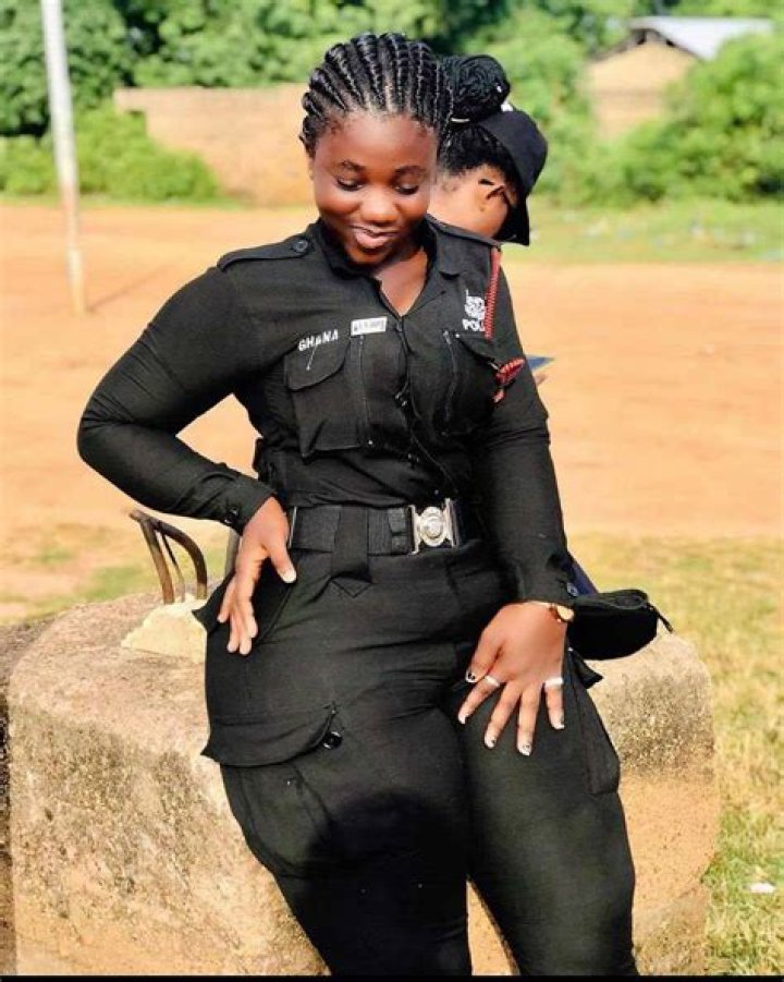 Ghanaian Policewoman With Big Butts Causes Stir On Social Media, See What Netizens Are Saying