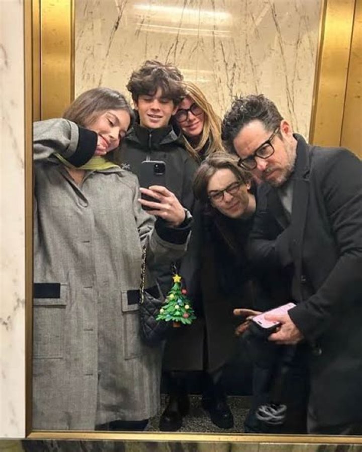 Gracie Abrams Siblings: Does Gracie Abrams have siblings?