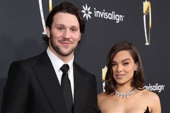 Hailee Steinfeld Boyfriend: Who is Hailee Steinfeld dating?