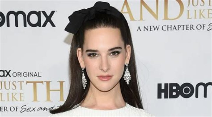 Hari Nef Height: How Tall is Hari Nef?