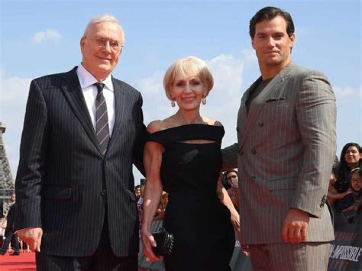 Henry Cavill Bio, Age, Parents, Wife, Children, Net Worth