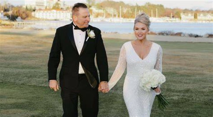 Holly Frazier Husband | Who Is She Married With?