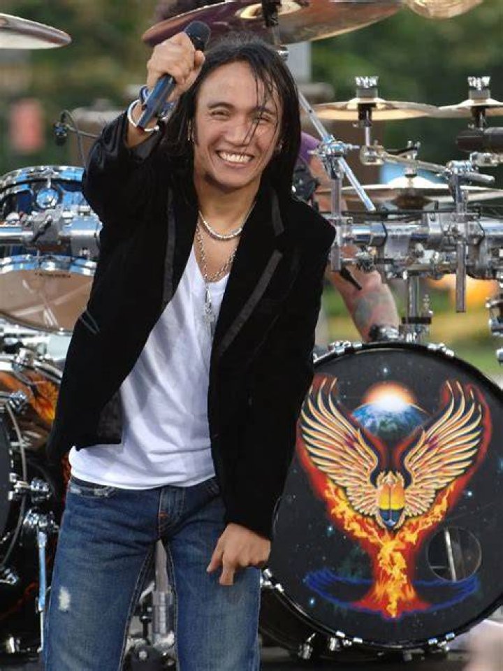 How much is Arnel Pineda’s net worth today