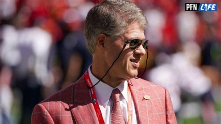 How much is Clark Hunt’s Net Worth’s net worth in 2023