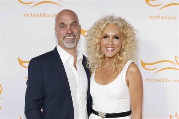 How much is Kimberly Schlapman's net worth today