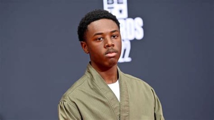 How old is Alex Hibbert from The Chi? Family & Parents Details